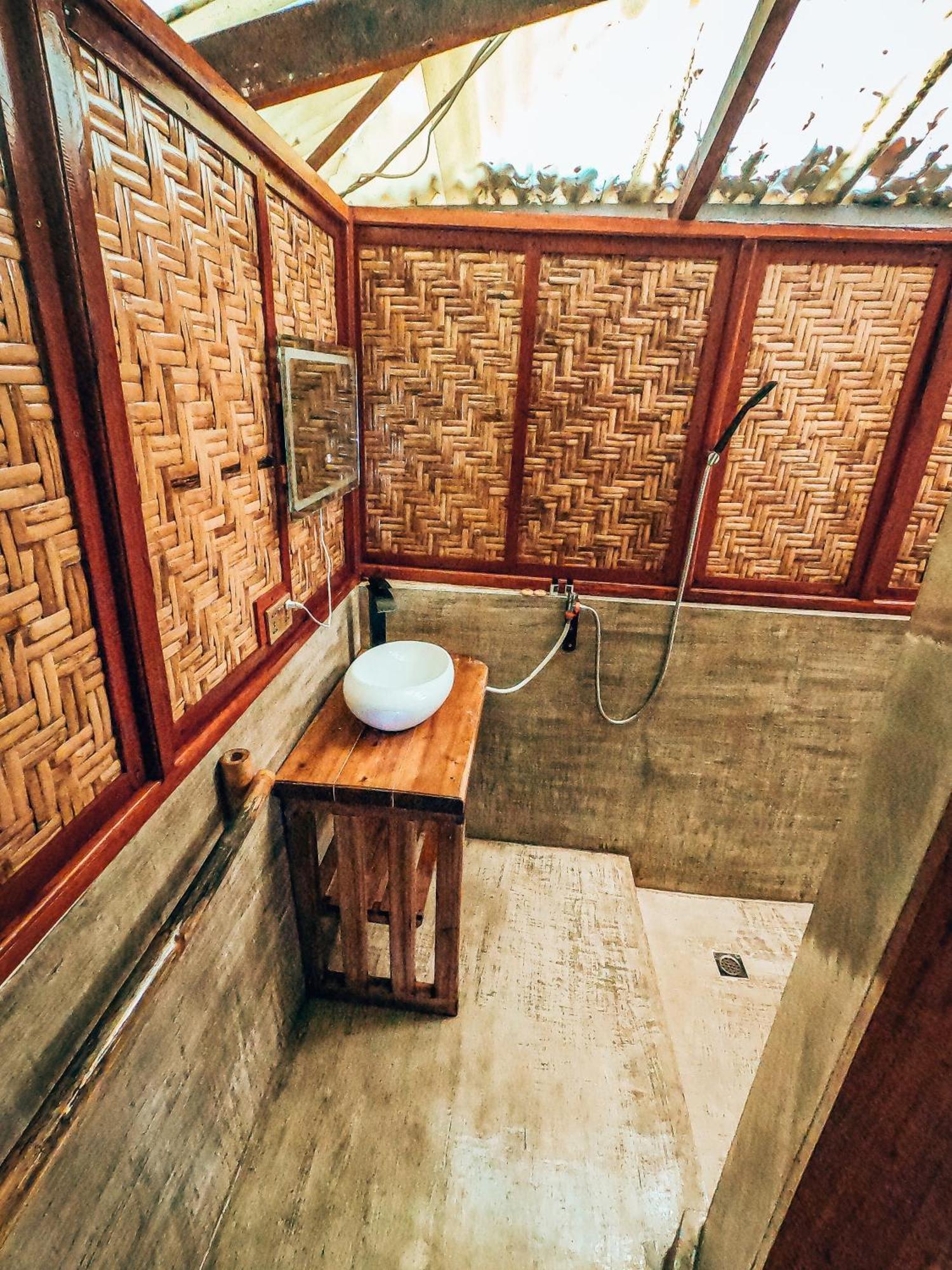 Shakabrah'S Beachfront Kubo General Luna  Luaran gambar